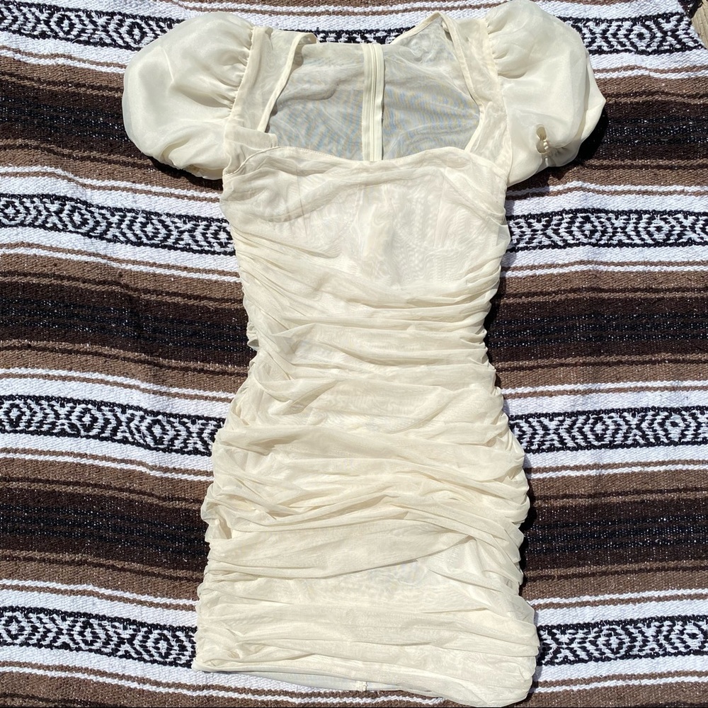 MISSGUIDED Cream Bodycon Dress